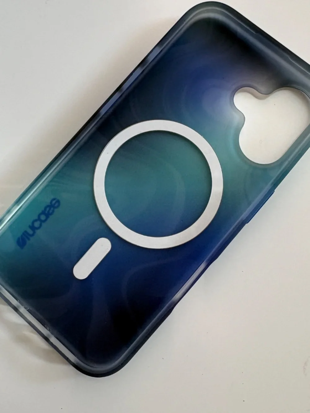 Incase Halo iPhone 16 Case